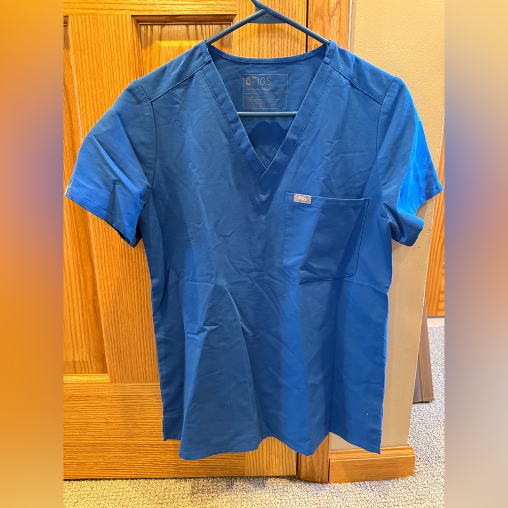 Figs Women's Short Sleeve V-Neck Tee in Blue